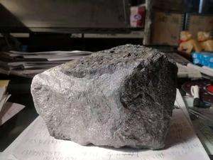 S031 石陨石，银灰色，2.7kg。无磁，可导电。15666333808