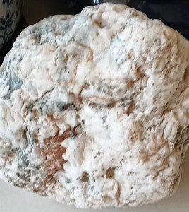 H65    角砾岩月球陨石      重量10公斤    有元素报告   有意者联系  赵国宁：15009509714
