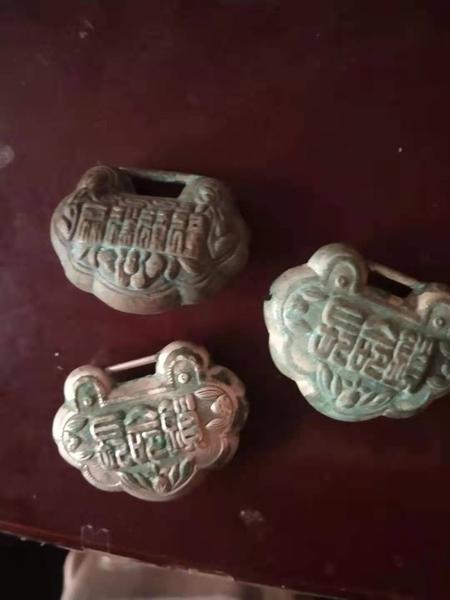G061 清代老银锁！品像清晰！刀刻工艺！美观大方！重量约78克价格单个888元！ 联系电话 15203470129