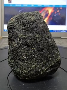 S0027   晶体石陨石（碳），重1600克，微吸磁，导电，有证书，元素报告，有意者请联系，牛文祥，电话，13848007926