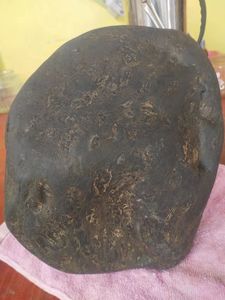 S119   石陨石，有吸磁性，重量23800克，联系人:曹罗富，电话:15989013636
