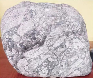 H062    角砾岩月球陨石      重量28公斤         有证书         有意者联系  ，曹罗富，15989013636