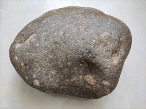S152     石陨石   重量11.20公斤，没有吸磁性  出售有意者联系。15903417480