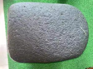 S118   种类：石陨石，产地:青海祁连，重量：48000g，有证书（中国星科际陨石鉴定有限公司），密度:2.718，硬度:6，价格：每克8元，联系电话：13897010337