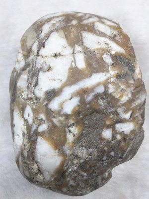 H015 &nbsp;&nbsp;&nbsp;&nbsp;&nbsp;角砾岩月球陨石 &nbsp;&nbsp;&nbsp;&nbsp;&nbsp;重量：858.78克 &nbsp;&nbsp;&nbsp;&nbsp;&nbsp;有证书 &nbsp;&nbsp;&nbsp;诚心卖 &nbsp;有意者联系 &nbsp;王红斌 &nbsp;&nbsp;&nbsp;&nbsp;13935526540