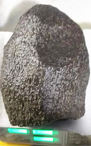 S031   月球陨石，有熔壳，有气印，有磁性，重量20斤！联系电话18476758438    售卖：19800元。