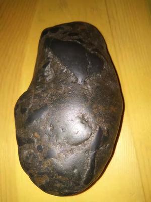 ​H015 &nbsp;&nbsp;重量350克，定向月球陨石，价格面议，电话18393462660