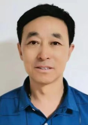 张风旭，山东省莱阳市，出生于1966年，山东星宇泰陨石健康科技有限公司董事长，莱阳陨星阁陨石艺术品加工厂总经理，山东烟台陨石文化协会会长，十五年以来从全国各地广泛收集收藏了各类珍稀陨石，并积极传播陨石