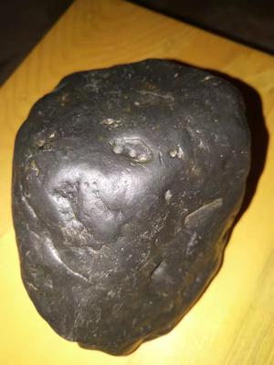 ​H014 &nbsp;&nbsp;&nbsp;&nbsp;重量1000克，定向碳质球粒陨石，价格面议，电话18393462660