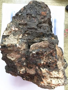 H051     角砾岩月球陨石     重量4.05公斤   有证书   价格面议     联系人   李永伟   微信号 ： 手机号15886152733