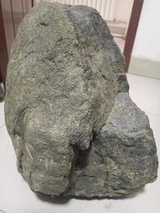 S0026       晶体石陨石     重量59公斤       有证书      有意者联系：牛文祥     13848007926